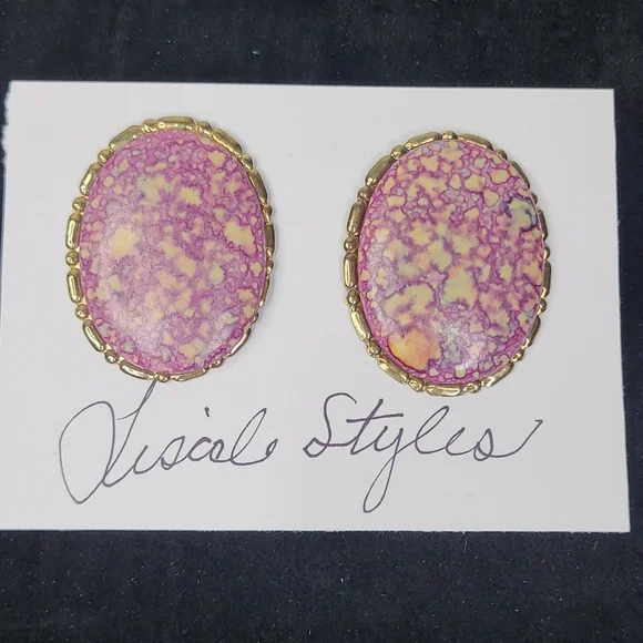 Vintage Stud Earrings Oval Shape Gold Tone Lavender Pink Marbling Everyday Retro - Picture 4 of 5